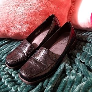 90s Black Crocodile Skin Heeled Loafers